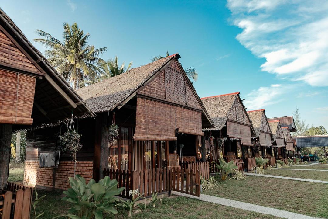 Nipoh Beach Cottage Kijal Dış mekan fotoğraf